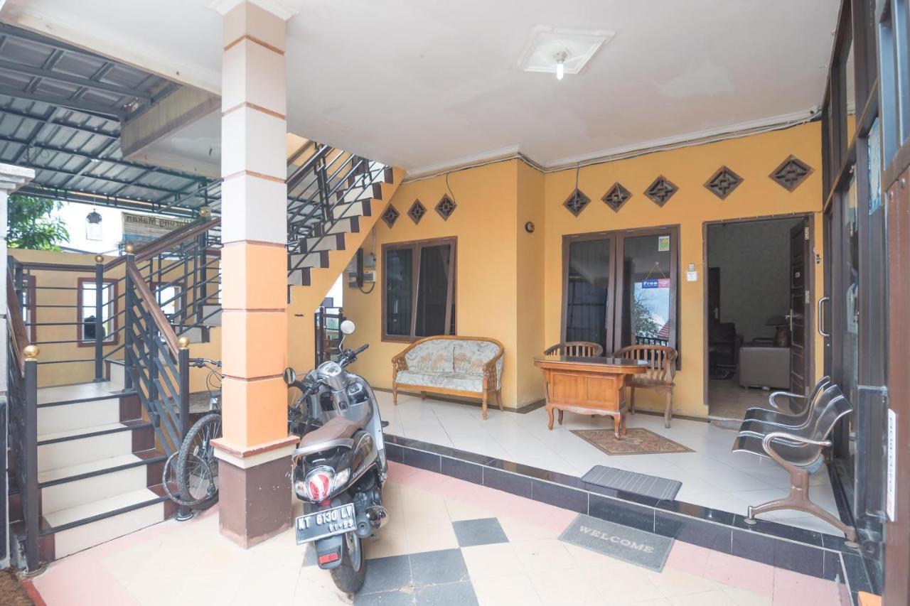 Reddoorz Near Sepinggan Airport Balikpapan 2 Otel Dış mekan fotoğraf